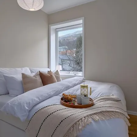 Exclusive In Idyllic Street Apartment