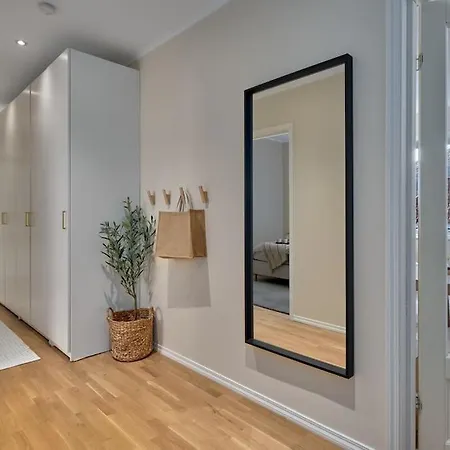 Exclusive In Idyllic Street Apartment