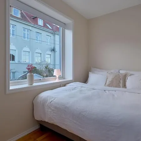 Exclusive In Idyllic Street Apartment *